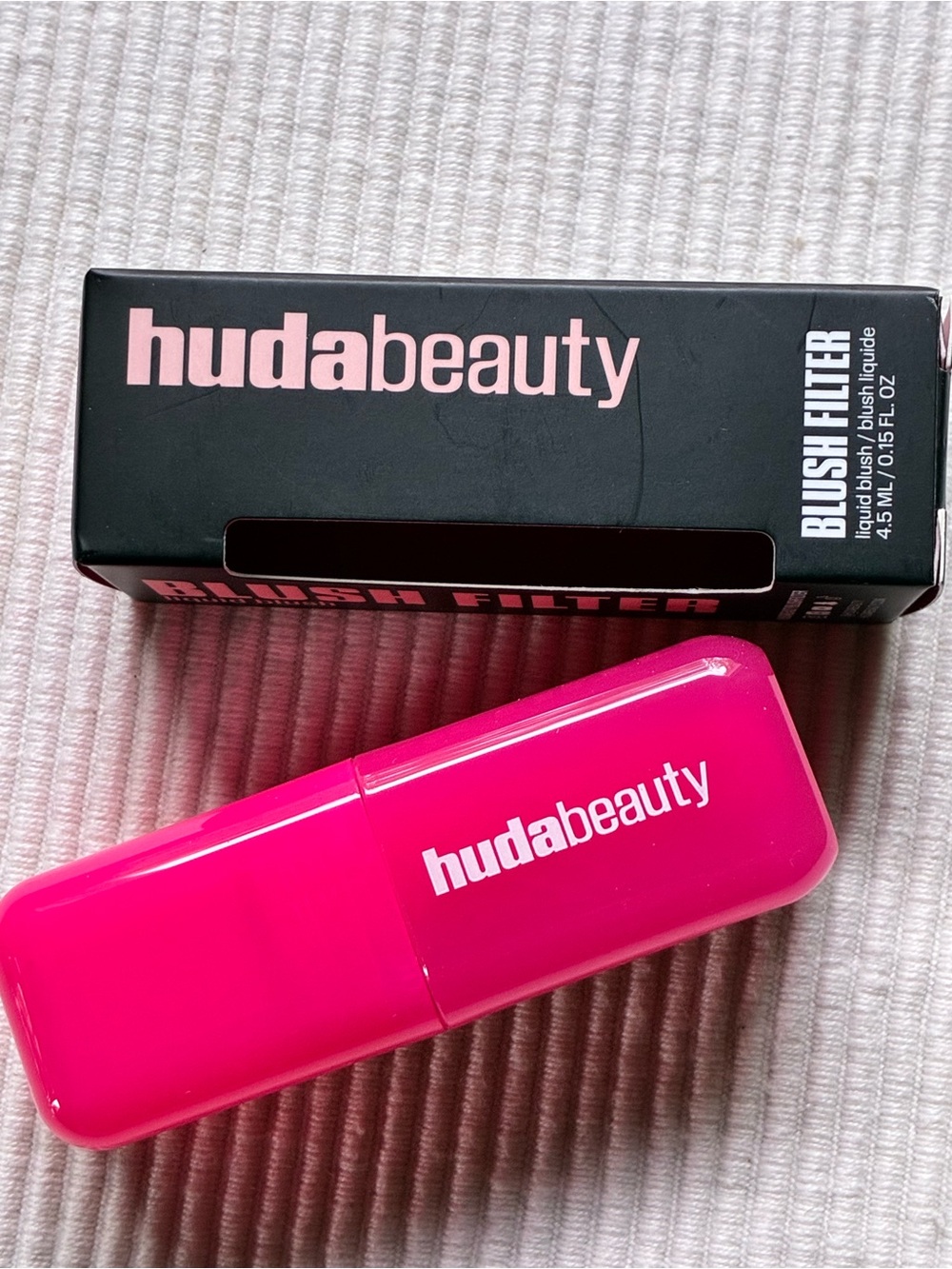 HUDA BEAUTY
Blush Filter Soft Glow Liquid Blush